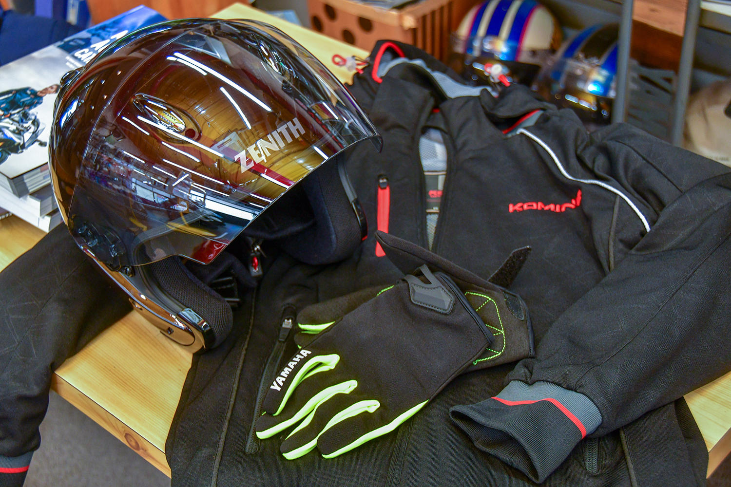 ヘルメットにグローブ、ライディングジャケットと装具類も一式レンタル。