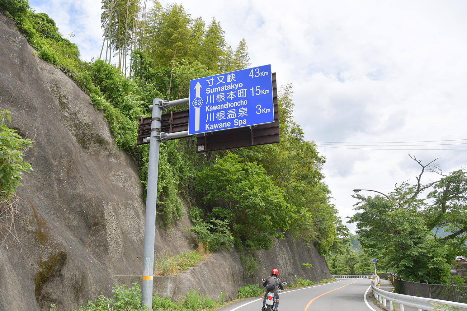 せっかく大井川沿いを進むのですから、大井川鐵道・大井川本線下りのSL終着駅・千頭を目指すことにしました。