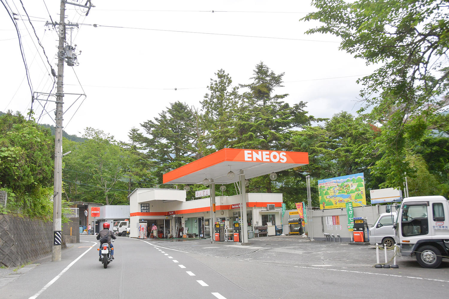 そうそう、この辺りはガソリンスタンドが少ないそうなので、「気になった時は、スタンドを見つけ次第、給油することをお勧めします」とYSP静岡東・中根店長。