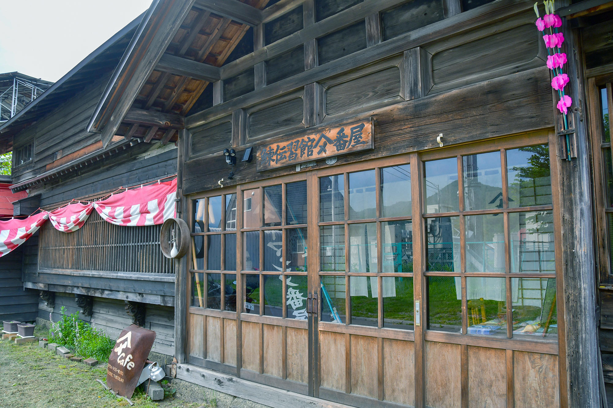ヤマシメ番屋さんは、明治末期に建設された鰊番屋を保存・活用した、無料で見学できる鰊文化伝承施設だそう。