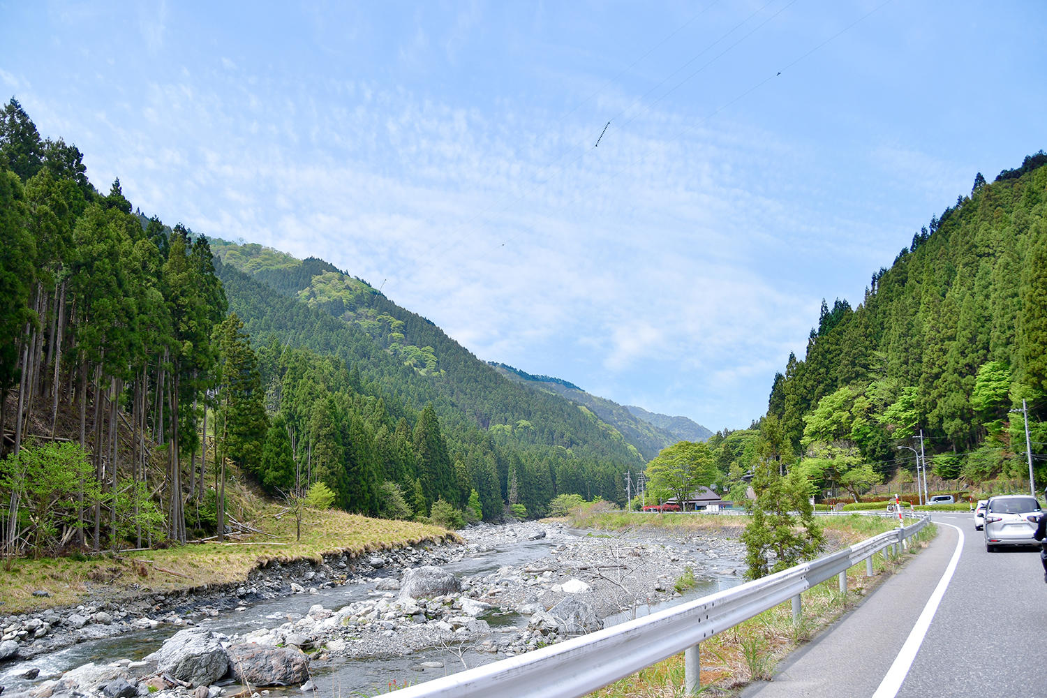 安曇川沿いを走ると、アマゴやイワナが釣れそうな雰囲気に、アングラーの血が騒ぎます。