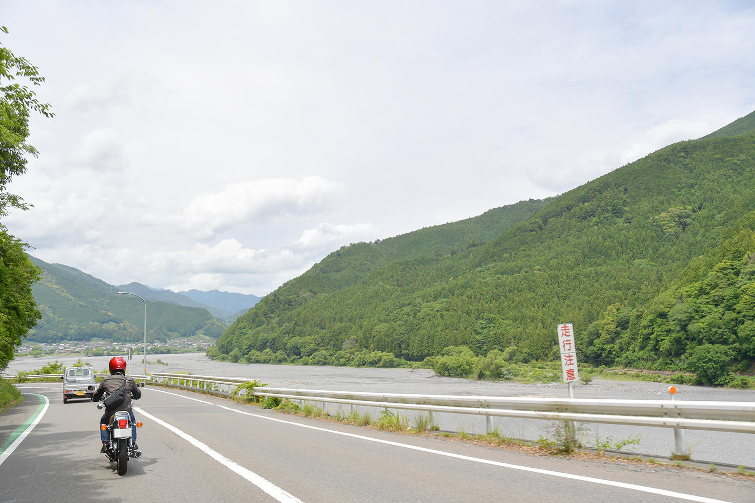大井川って広いなぁなんて、のんびり走っていたところ
