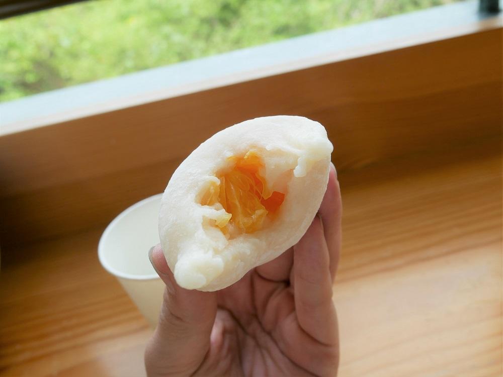 そして、有名なはっさく大福ですが・・・あっさりとしたはっさくと大福の絶妙な甘さが体に沁みる美味しさでした♪