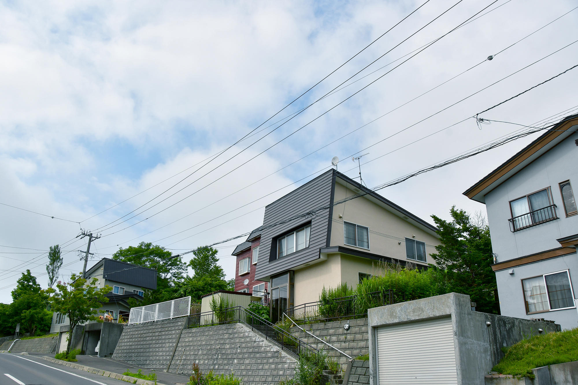 途中、北海道らしい垂直の屋根やら