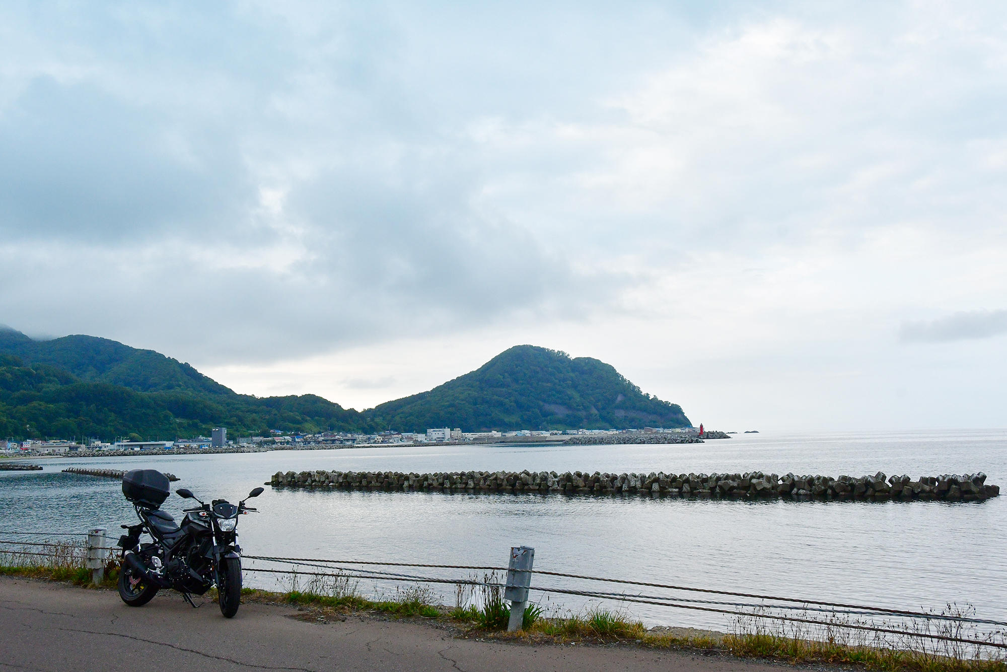 どこかで陽が沈む場面に出会えないかなぁと思いながら海沿いを走りましたが