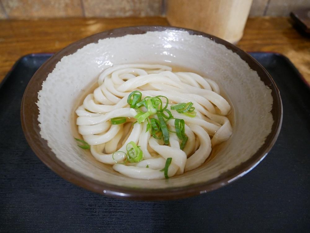 私はスタッフさんオススメの「ひやあつ(麺が冷たくて出汁が熱い)」を注文しました！