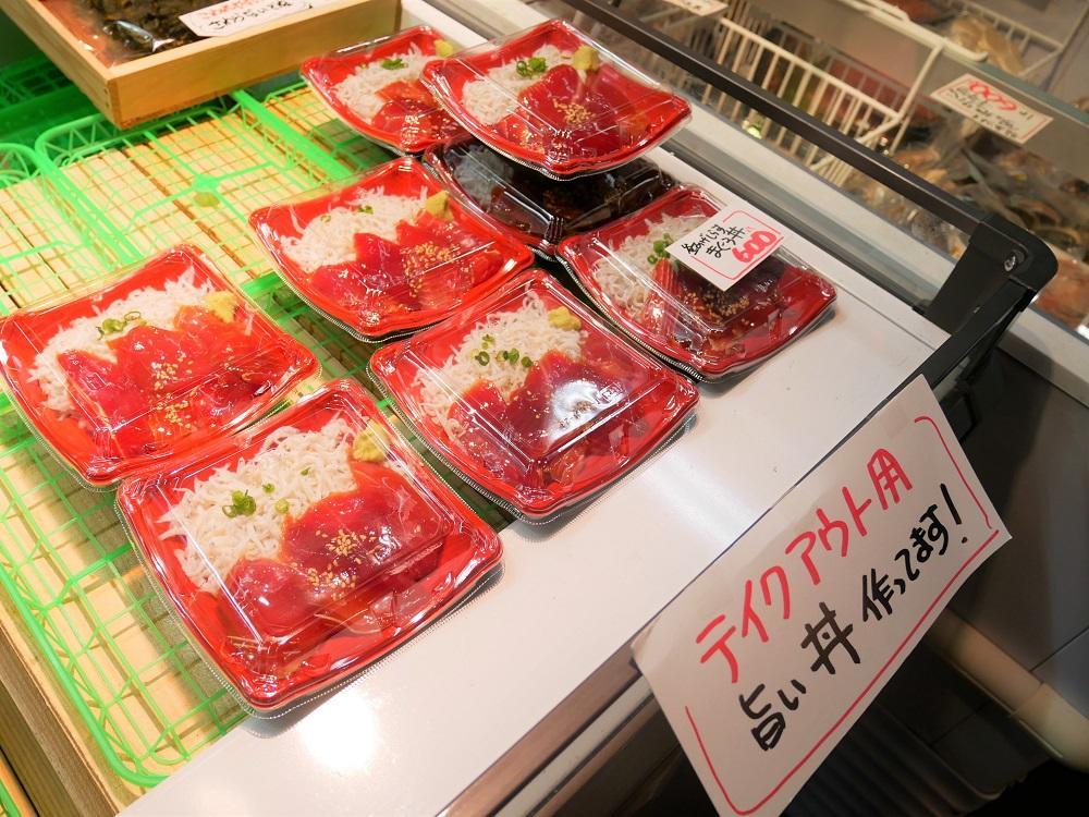 悩みに悩んで、しらすとマグロの二色丼と
