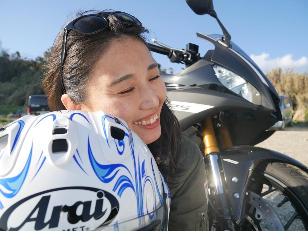 日が長くなってきましたので、日の入りを見ることはできませんでしたが、水面がキラキラと光る海をぼーと眺めて過ごすのも悪くありませんよ。