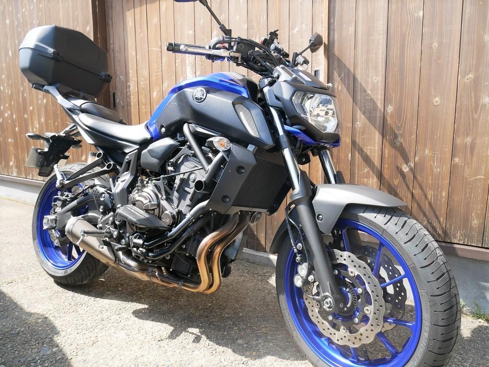 少しの間バイクを停められるところがありますので、そこへ停めて散策をします。 