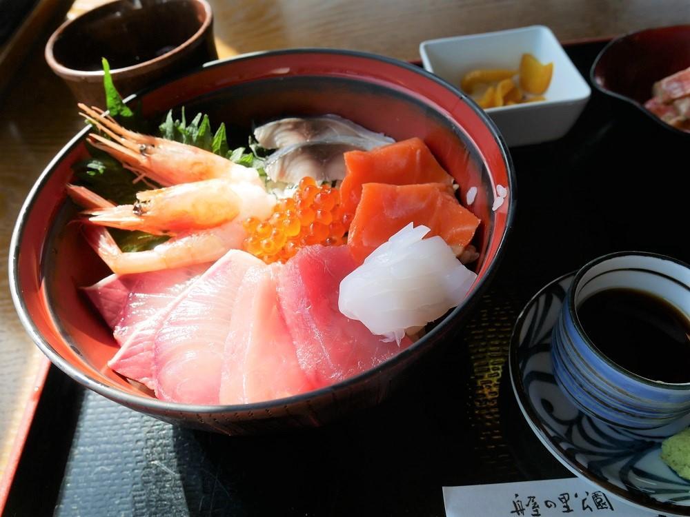 おそらくライダー人気ナンバーワンも海鮮丼ですよね？？ 