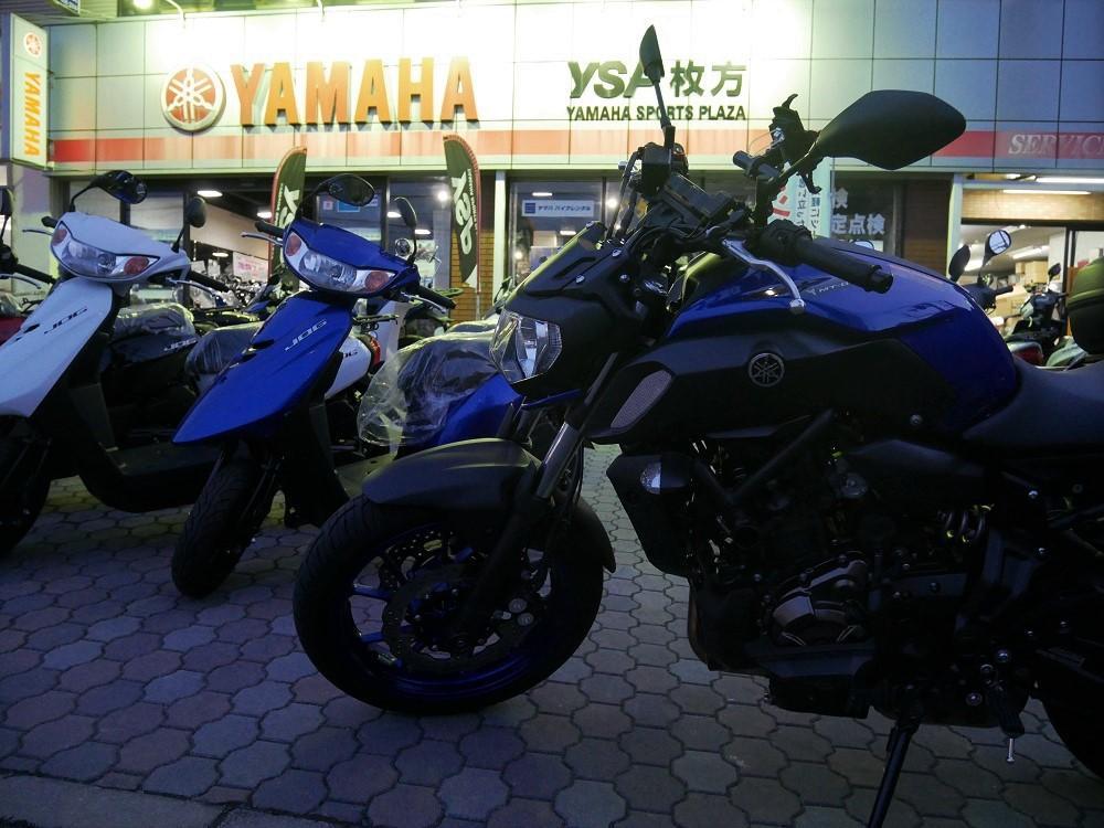 18時30分。 