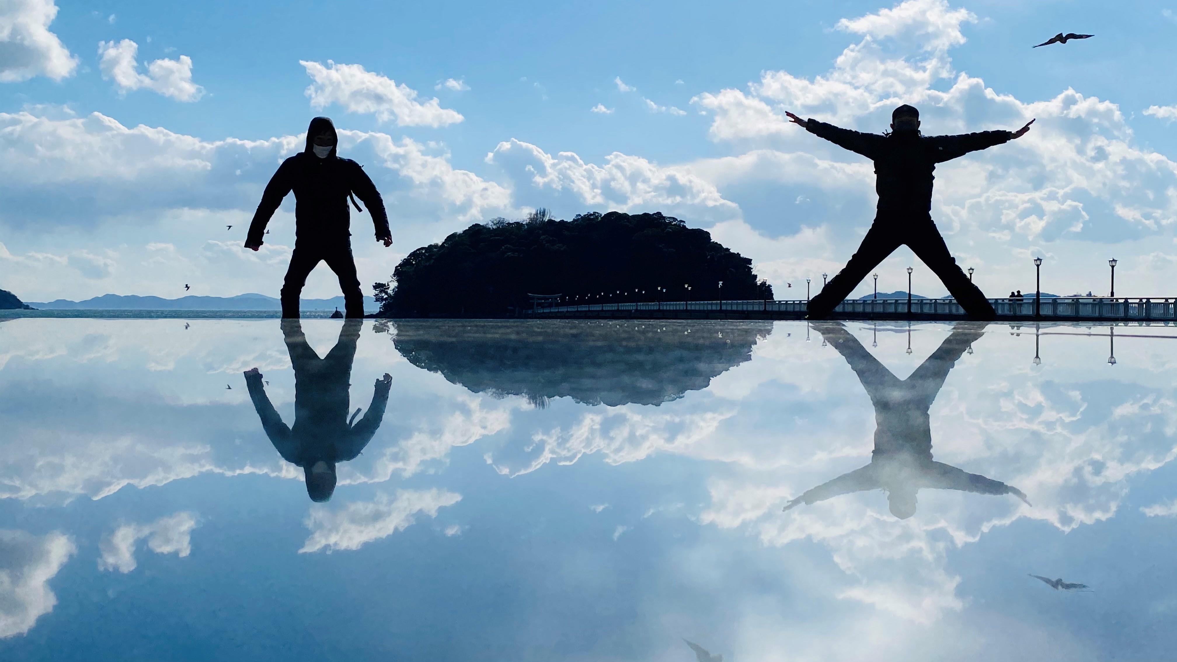 早速2人入り込んで記念撮影。ジャンプのタイミングは・・・ちょっとアレですが、雰囲気が大事！と満足満足。
