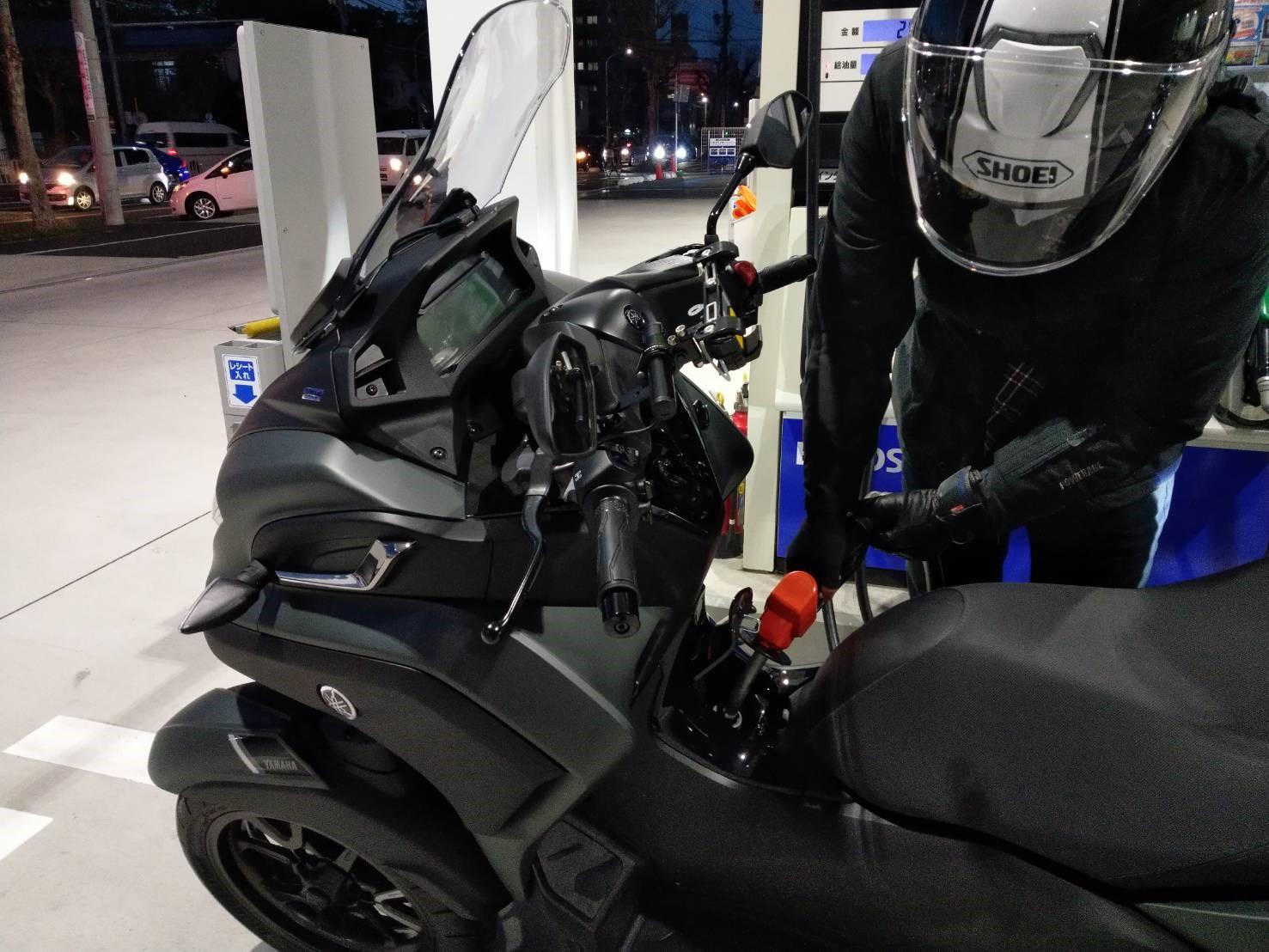 のんびりと過ごしたところで、帰路につきます。西尾からヤマハ バイクレンタル名古屋徳川まで1時間30分ほど。返却前にお店の近くのガソリンスタンドで給油します。