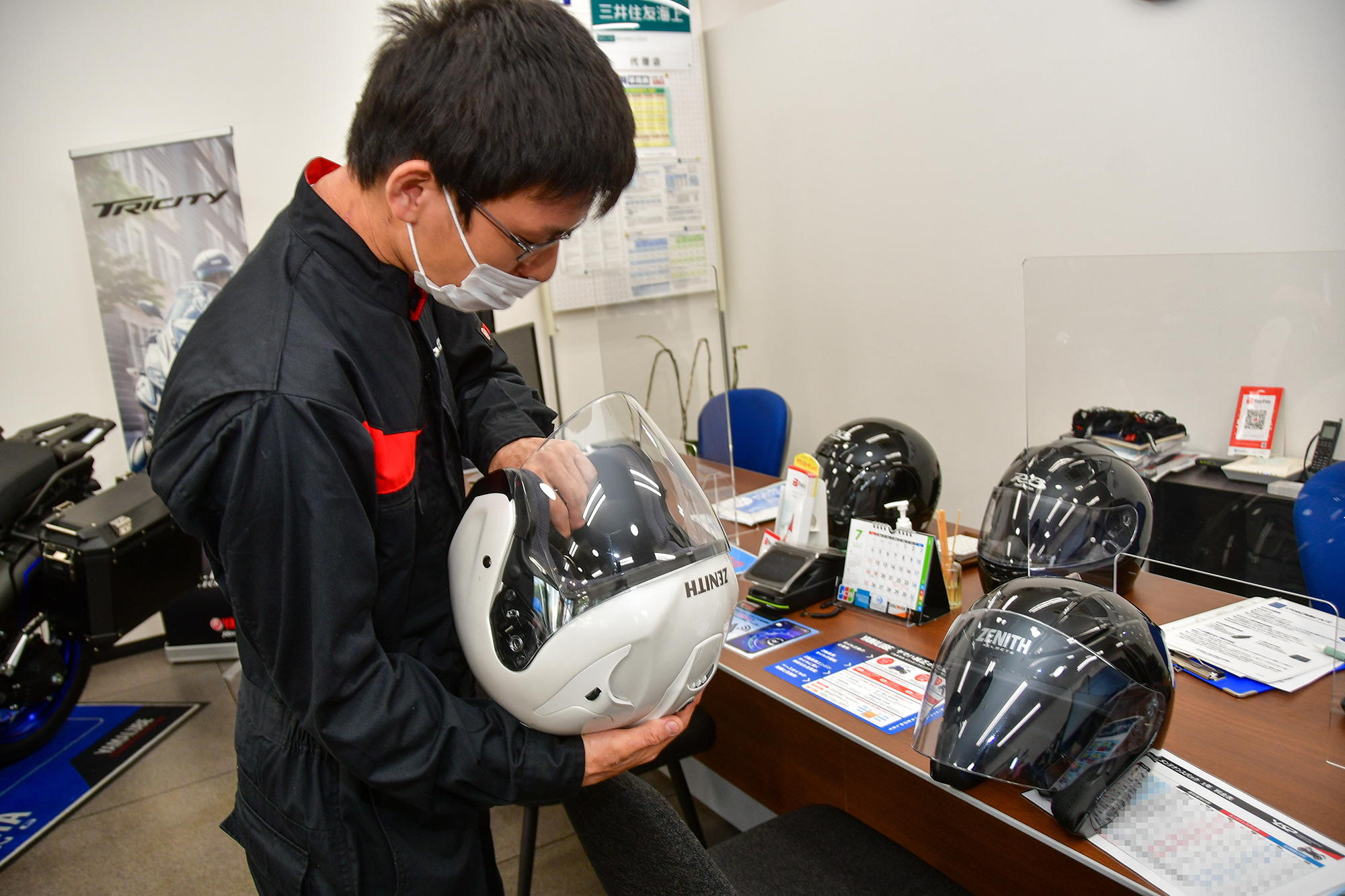 店頭ではクレジットでの支払いと注意事項説明を受けるだけです。
