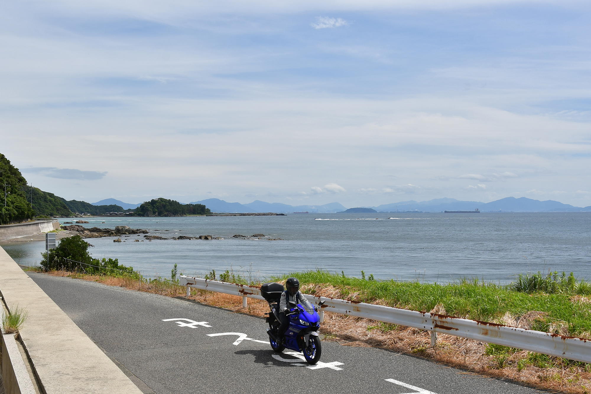 交差点手前に「←毘沙ノ鼻」の標識があるので安心です。