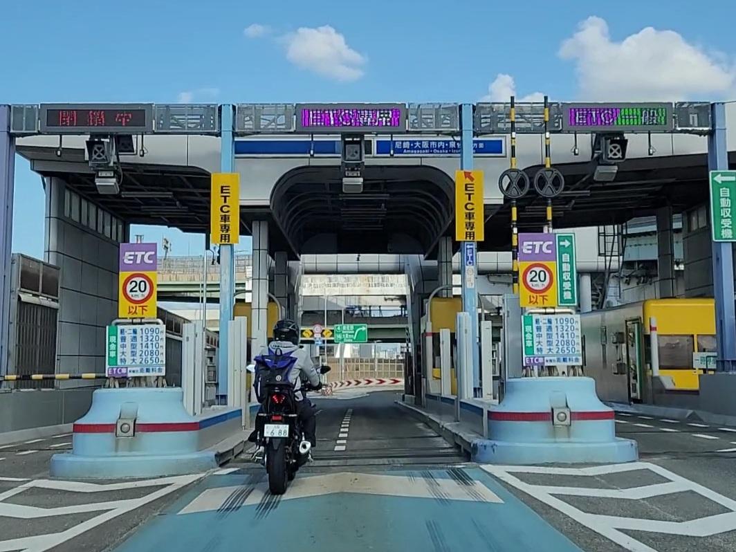 湾岸エリアは高速道路で