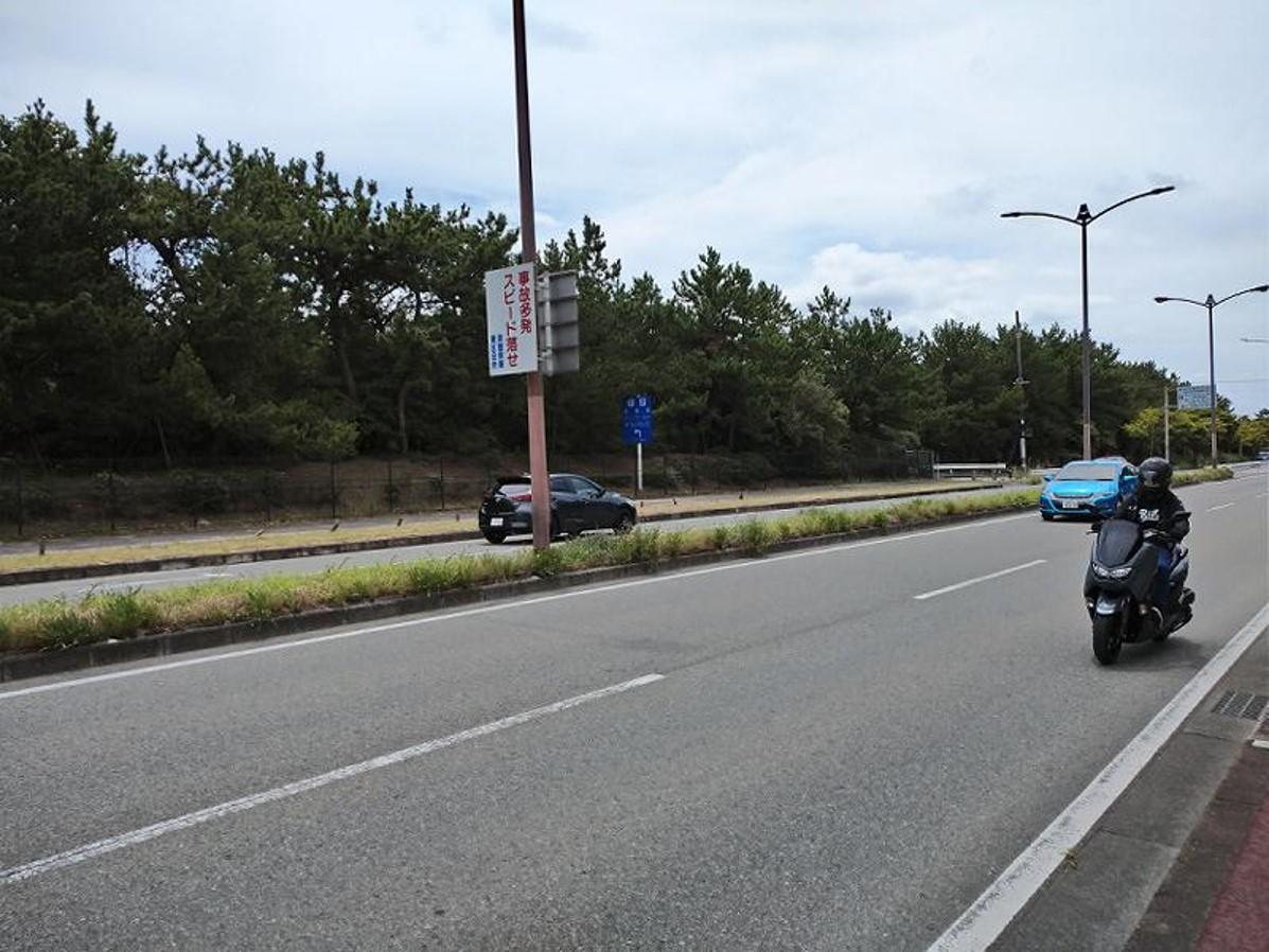 気持ちの良い直線道路が続きます