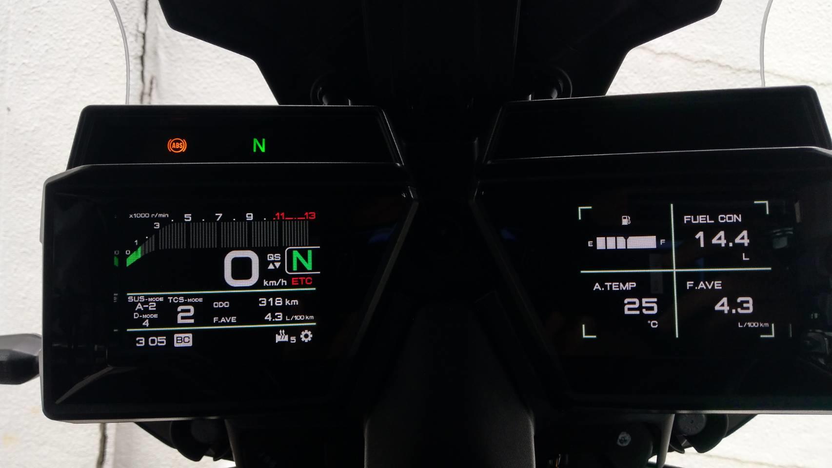 出発に際しTRACER９ GTの制御機能を変更します。
