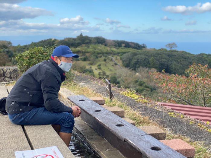 絶景を眺めながらの足湯は時間を忘れさせてくれます