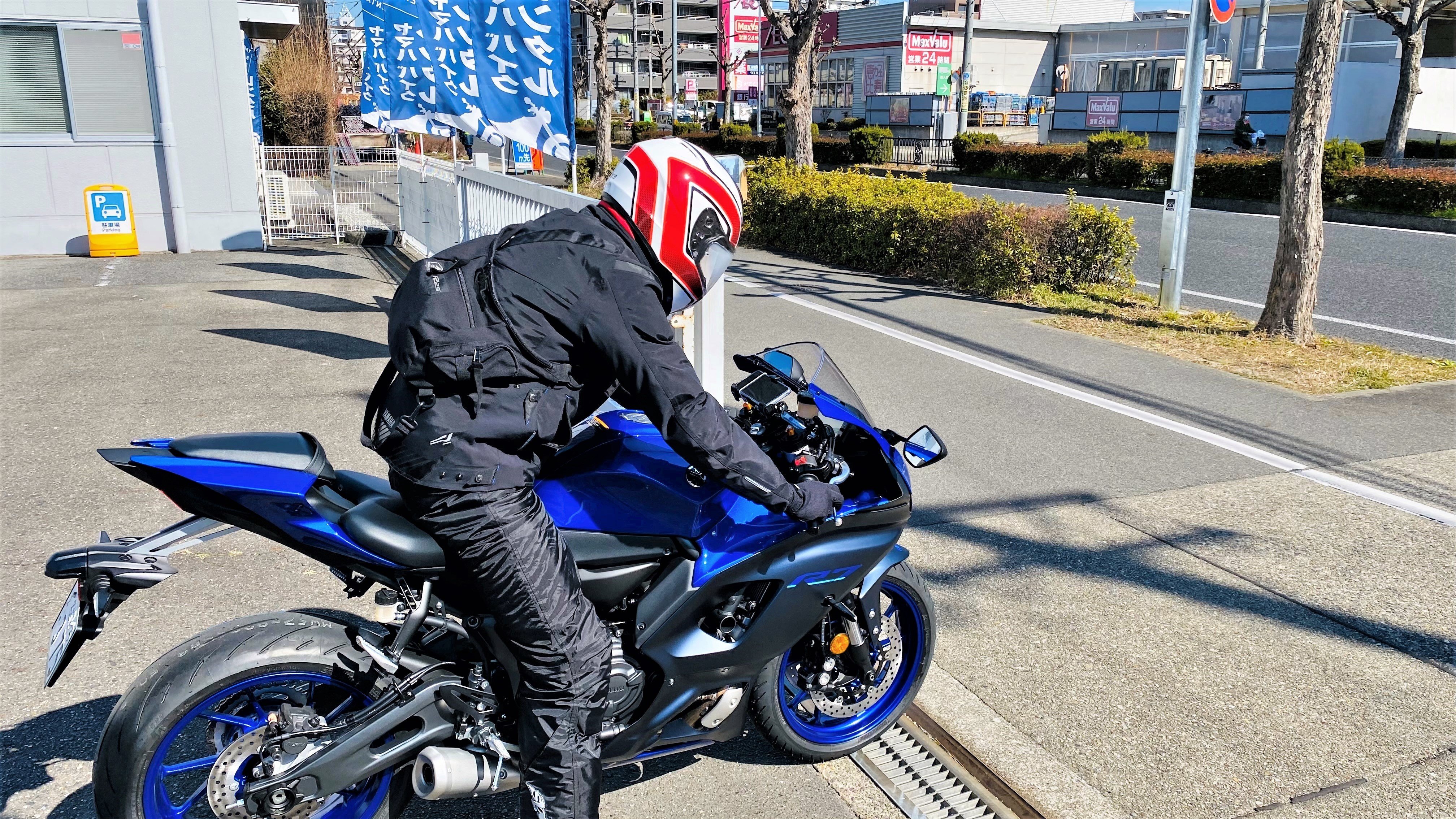 いざYZF-R7を駆り、ヤマハ バイクレンタル名古屋徳川を出発します。