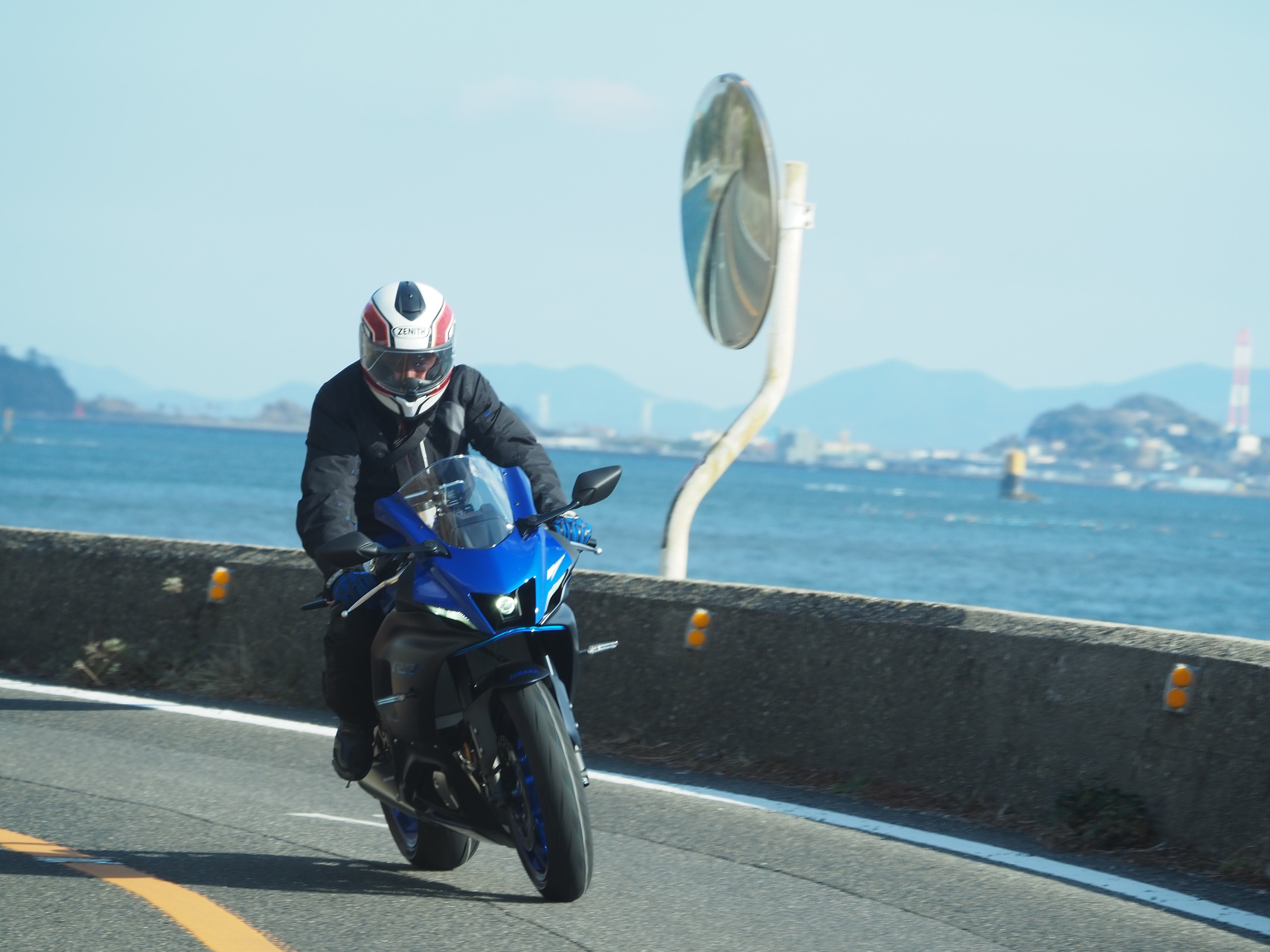 海風や潮の香りを感じながら走ることができるのがバイクの魅力。