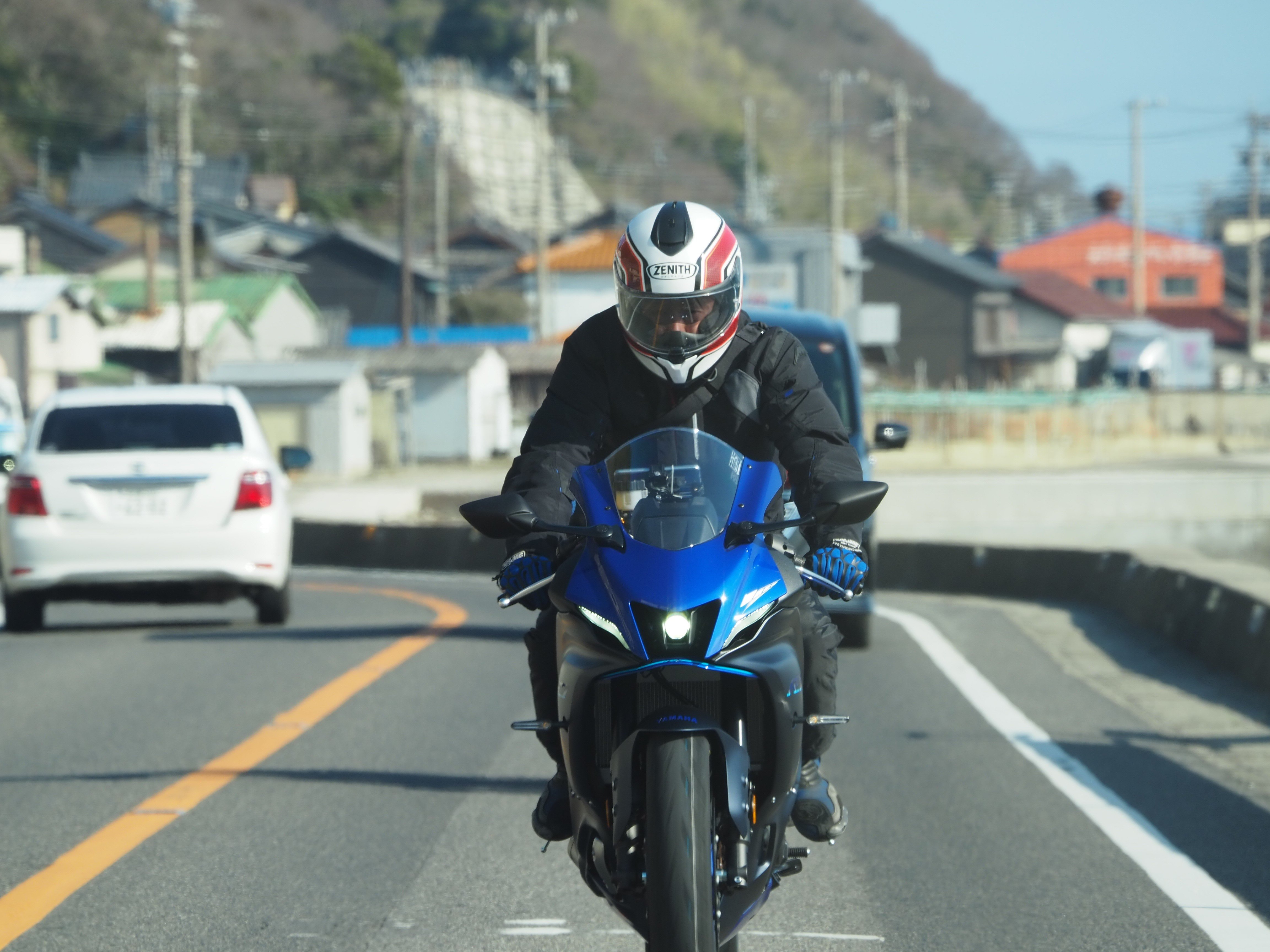 海岸線を縦断する国道247号線、土日には車も増えるので、運転はゆっくりと。