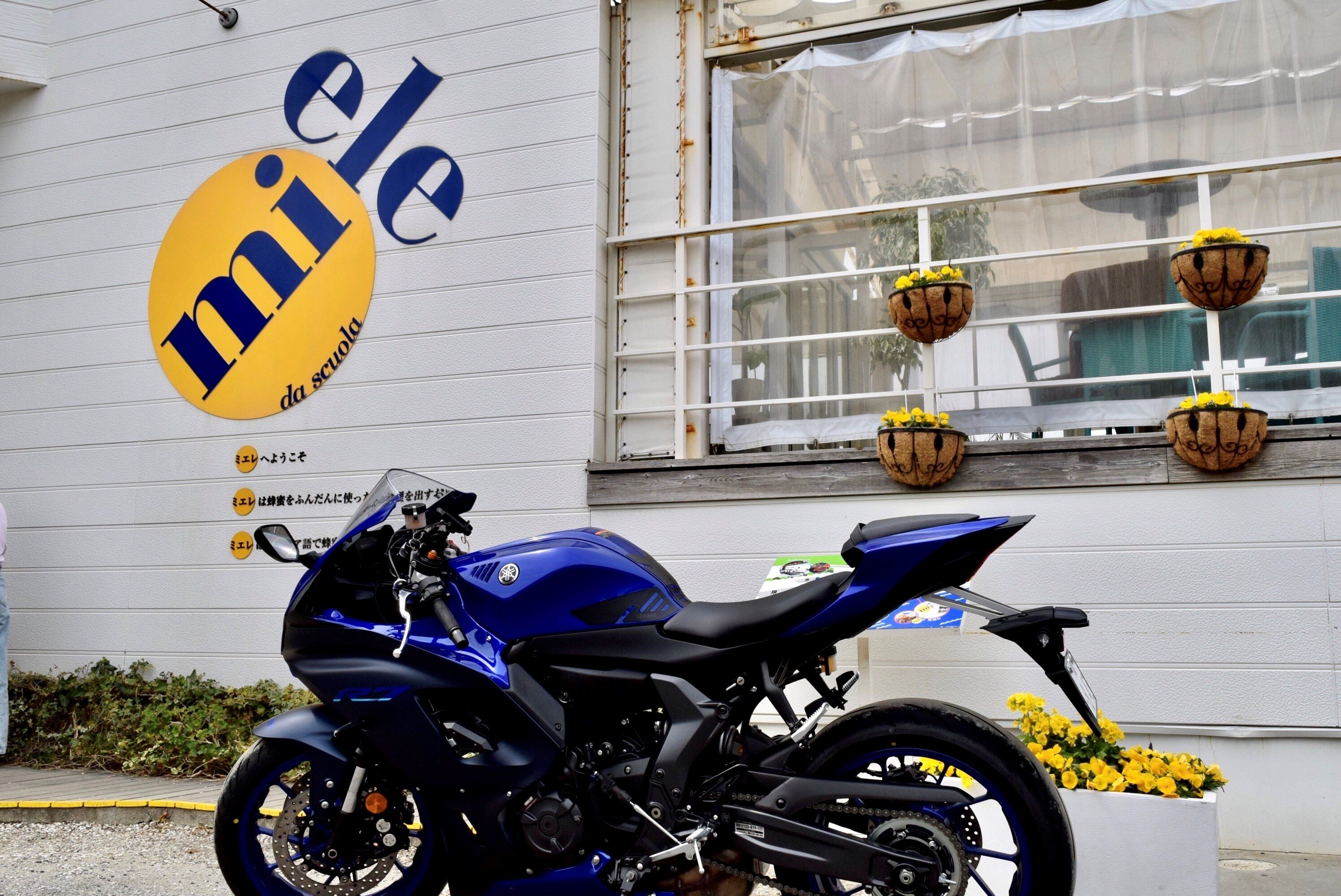 最初の目的地「miele(ミエレ)」に到着、ここでランチタイムです。