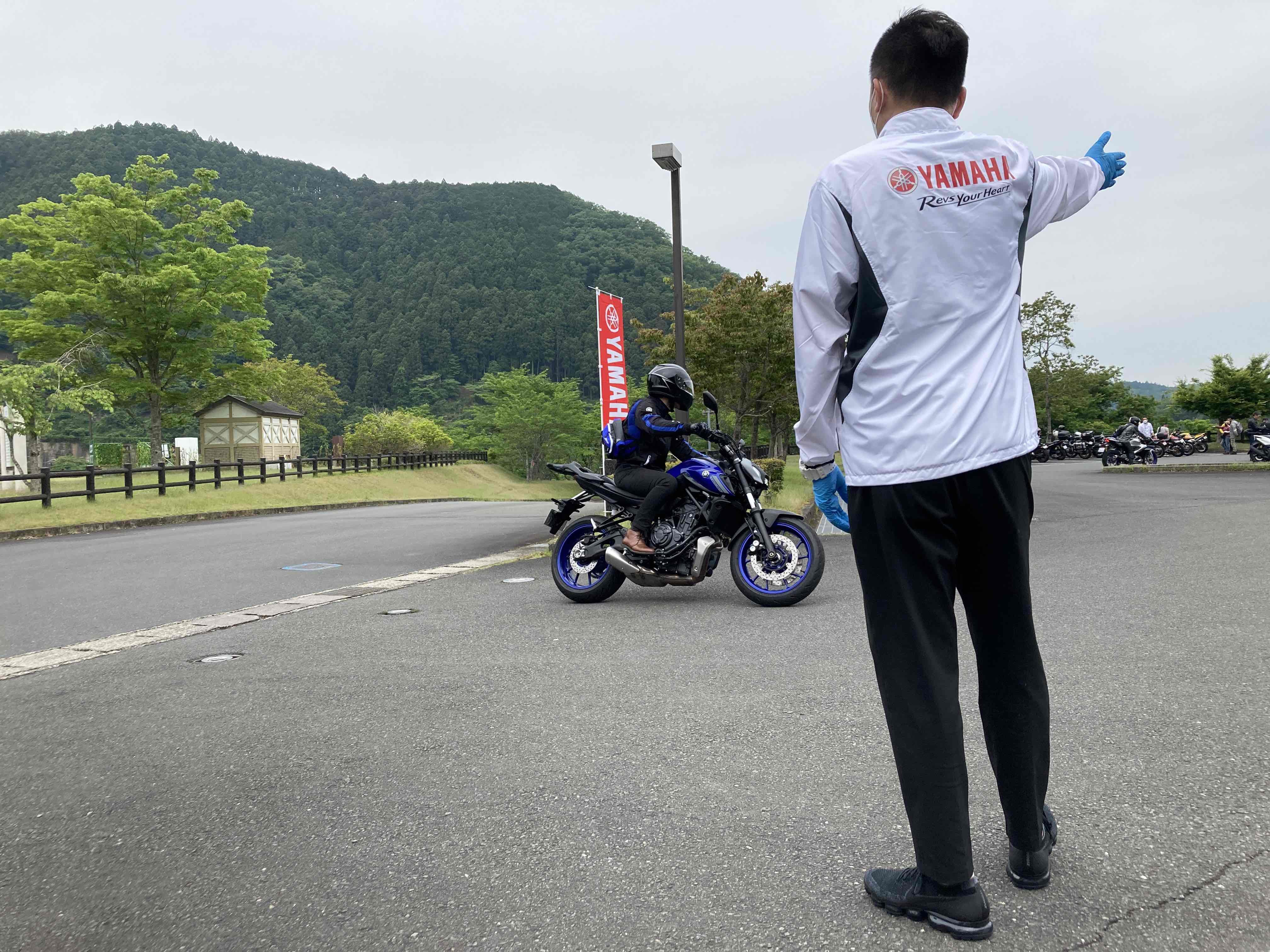 会場近くになるとヤマハライダーの姿も増えてきて