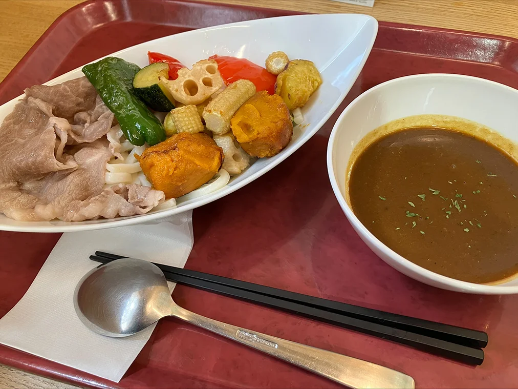 道の駅びえい「丘のくら」の美瑛カレーうどん