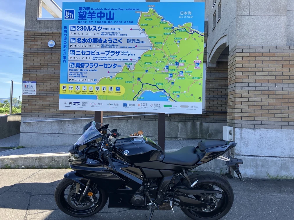 道の駅 望洋中山の案内板と新型YZF-R7