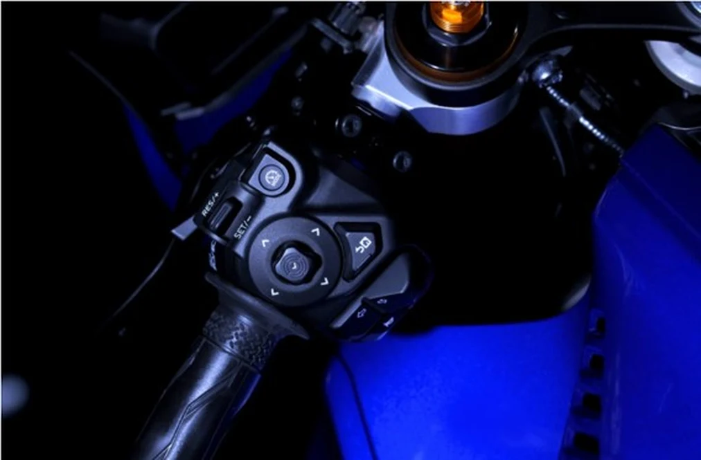 新型YZF-R7のクルーズコントロール操作スイッチ